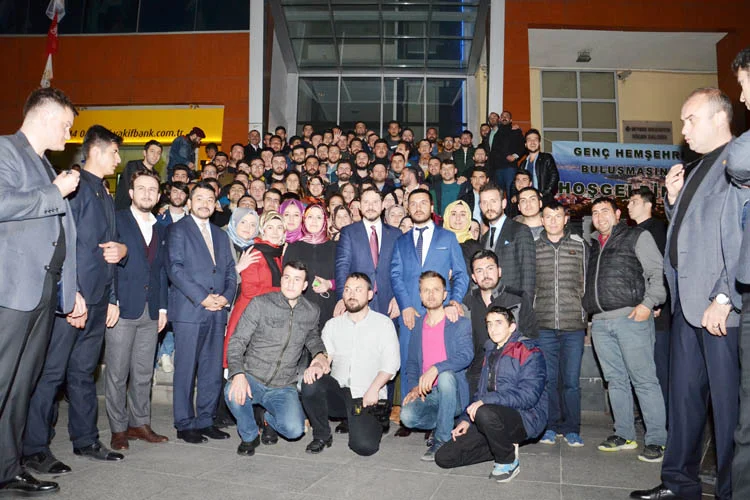 Bakan Albayrak, Beykoz'da gençlerle buluştu 5 berat albayrak beykoz 11 noINF5JeAy