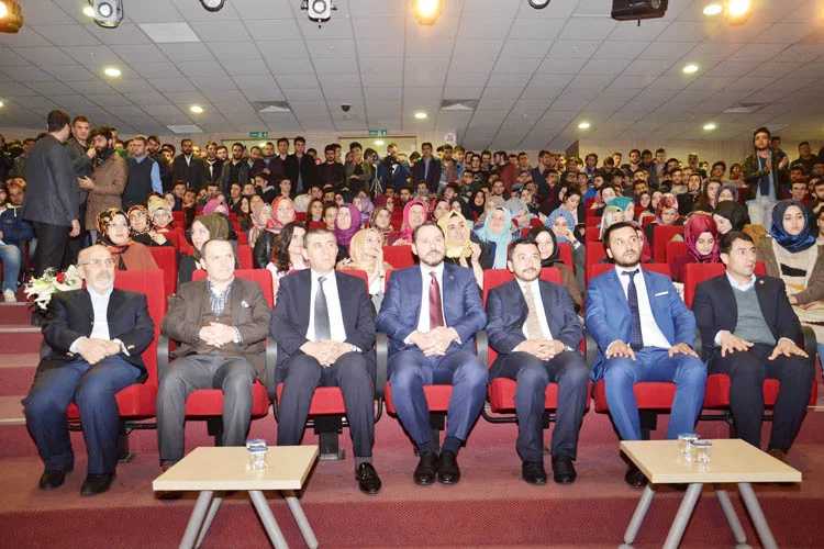 Bakan Albayrak, Beykoz'da gençlerle buluştu 1 berat albayrak beykoz