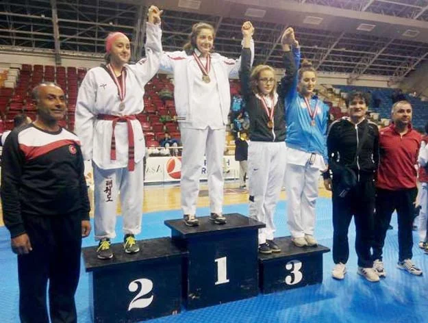 Beykoz Berranur'un omuzlarında yükseliyor 2 berra 2 Gp7Wb4hSh7