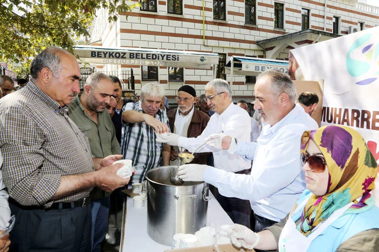 Beykoz Belediyesi'nden vatandaşa aşure ikramı 1 bey as 1 NFVNGO8bU5