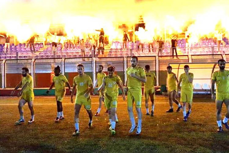 Beykoz 1908 A.Ş. antrenmanında meşale şov 1 beykoz1908antrenmanindamesal mSzyF5B75s