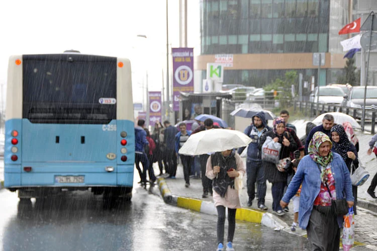 Beykoz'a m²’ye bir saatte 75 kilogram yağmur yağdı 1 beykoz a bir saatte 75 kg yagi mCpjf0sfNA