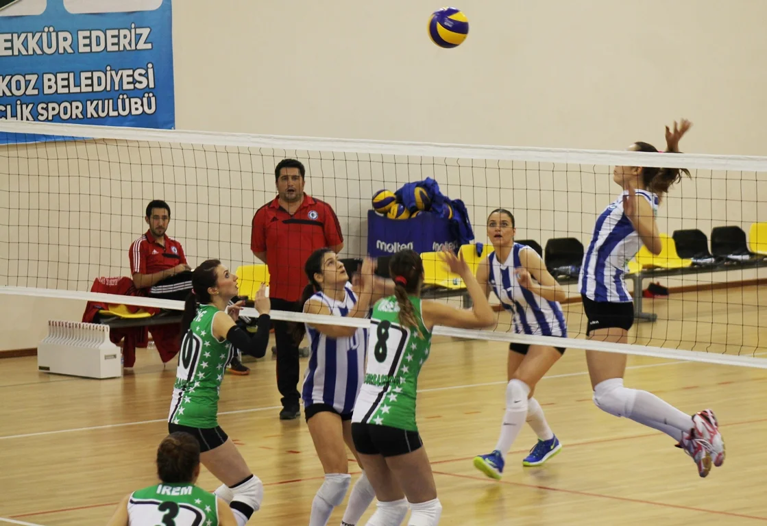 Beykoz’un İncileri lidere çelme taktı: 3 - 0 2 beykoz bursa 14 aralik 2014 JbNFM7FWcq