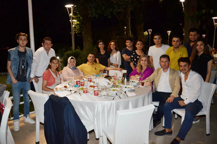 Gönül sofralarının emekçileri son iftarda buluştu 2 beykoz gar if 16 8tpOi1ywlE