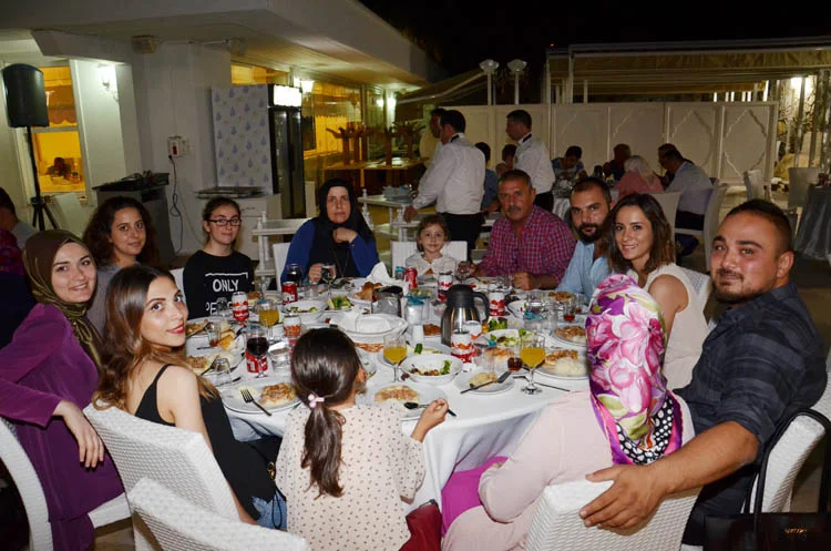 Gönül sofralarının emekçileri son iftarda buluştu 1 beykoz gar if 9 vPVXT1 7 u