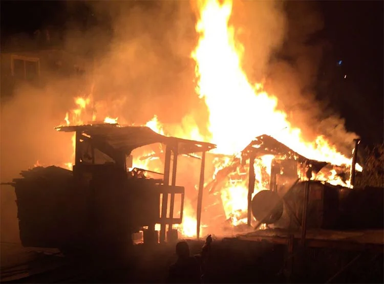 Beykoz Gümüşsuyu'nda çıkan yangın yarım saat sürdü 1 beykoz gumusuyu yangin 8 uH22TwIkc2