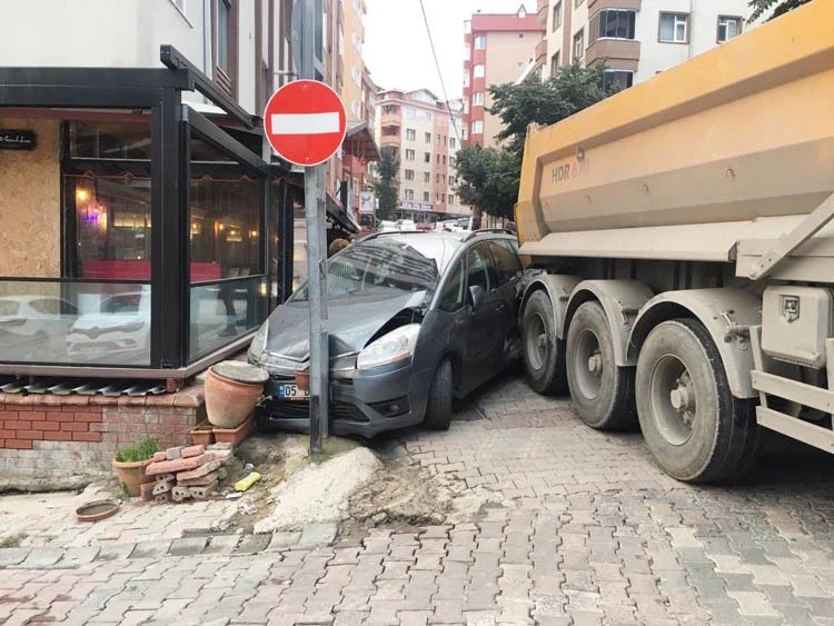 Beykoz Kavacık'ta hafriyat kamyonu terörü 1 beykoz kavacik ta hafriyat kamyonu teror estird wk vsJFAg9