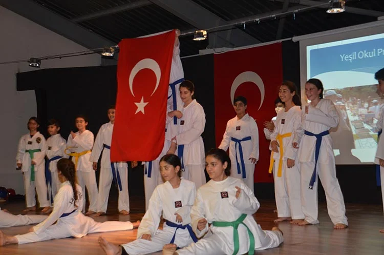 Beykoz Konakları Vakfı Ortaokulu’nda teşekkür töreni 8 beykoz konaklari vakfi ortaokulu 10 lVbbKQ9Q0w