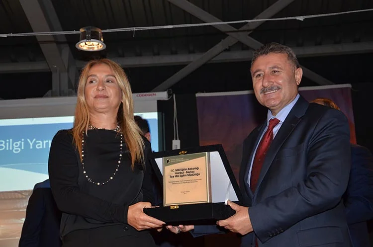 Beykoz Konakları Vakfı Ortaokulu’nda teşekkür töreni 4 beykoz konaklari vakfi ortaokulu 16 iWRbbIRDh3