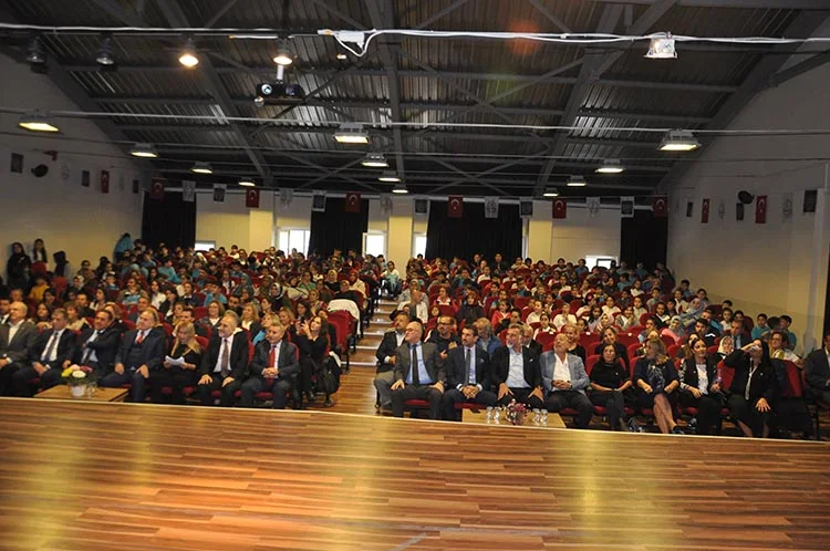 Beykoz Konakları Vakfı Ortaokulu’nda teşekkür töreni 1 beykoz konaklari vakfi ortaokulu 23 zIPy7bL8Qm