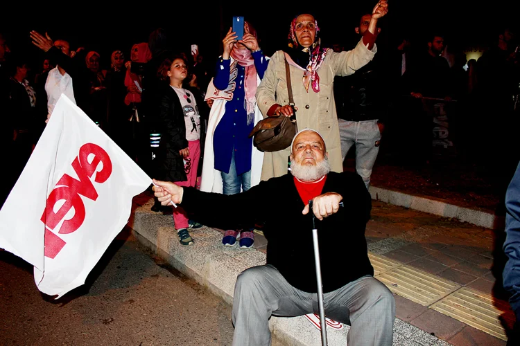 Beykoz 'evet' zaferini kutladı 3 beykoz kutlama evet 11 UnidFinQ3H