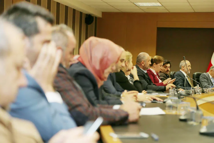 Beykoz Meclisi'nde Atatürk büstü hassasiyeti 1 beykoz meclisinde ataturk bustu hassasiyeti 6 yeoyMLeIXL