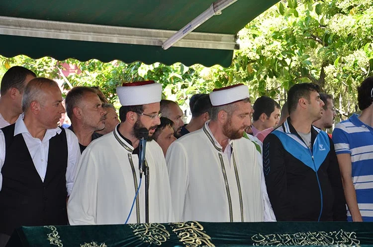 Beykoz Merkez Muhtarı Nalbantoğlu uğurlandı… 1 beykoz merkez muhtar cenaze 1 m3srsv7TlO