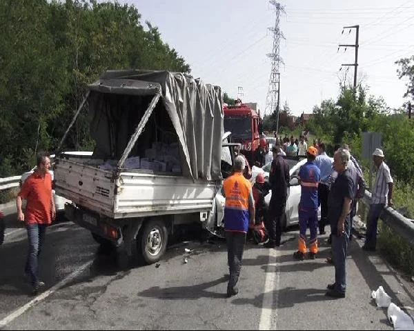 Beykoz Riva yolunda trafik kazası… 4 yaralı 1 beykoz riva kaza 19 haziran 2016 lJFy21fUuk