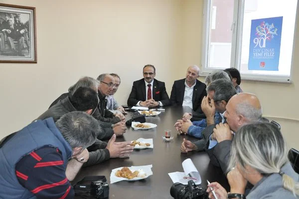 Rizelilerden siyasi partilere ziyaret 2 beykoz rize c ZNIm6Noc4c