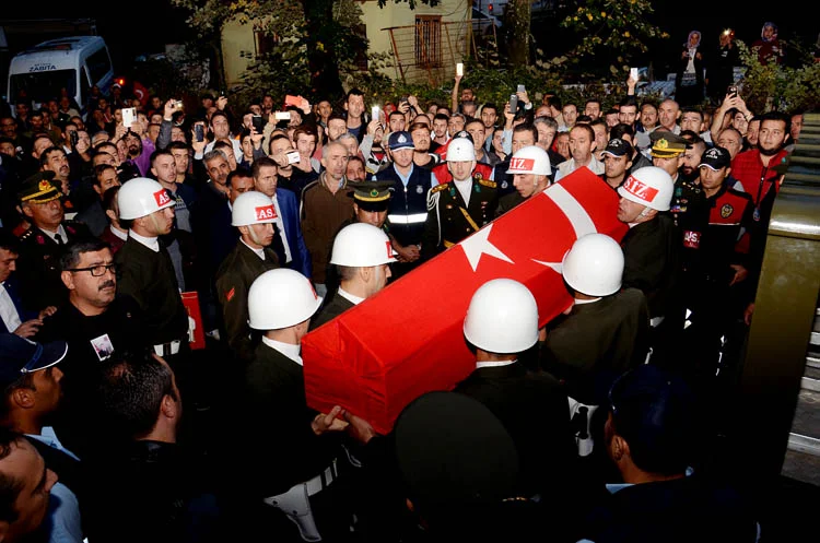 Beykoz şehidini toprağa verdi 4 beykoz sehidini topraga verdi 19 rLWtd8g0F1