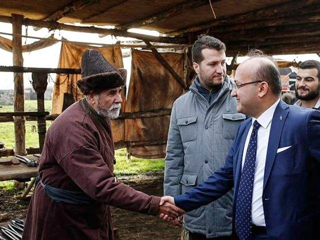 Başbakan Yardımcısı Akdoğan Beykoz’da dizi setinde 1 beykozbasbakanyarak 0QYth3AY9z