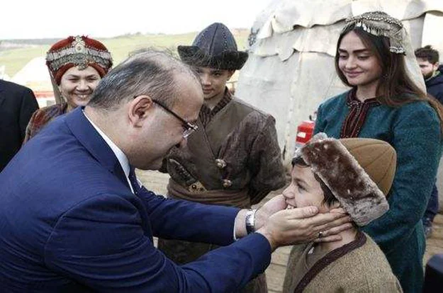 Başbakan Yardımcısı Akdoğan Beykoz’da dizi setinde 3 beykozbasbakanyarak 1Z7LAzCEbS