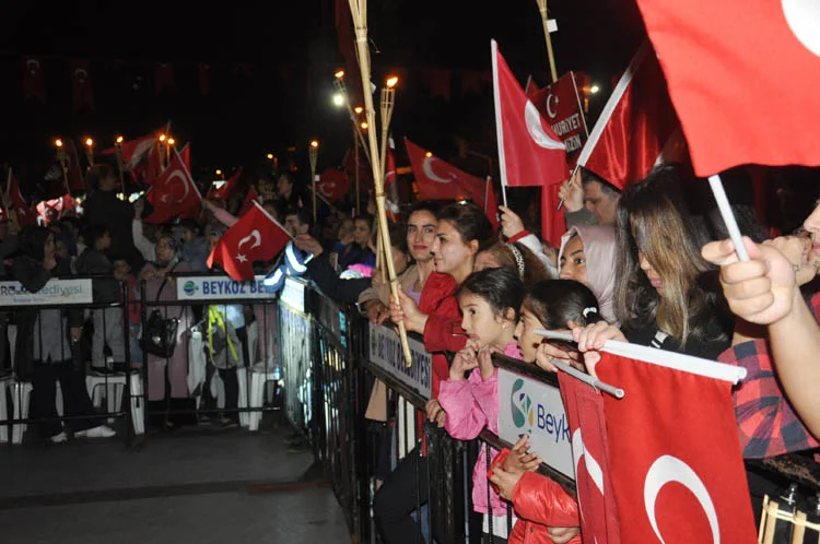 Beykoz'da Cumhuriyet Bayramı kortejle bitti 6 beykozda cumhuriyet bayrami kortejle bitti 33 rhti0QgnRz