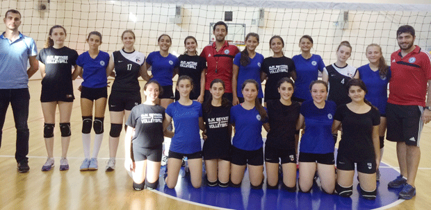 Voleybolcu kızlardan çifte galibiyet! 1