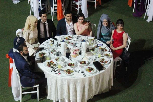 Mezuniyet coşkusunda da adres: Beykoz 3 biruni m db 10 zrzKf Nom