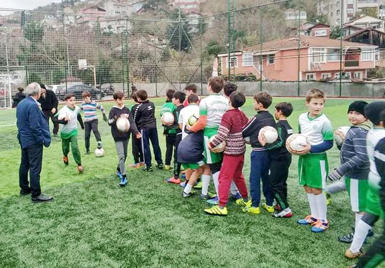 BİSK Başkanı Özdemir minikleri izledi 1 bisk 2 uFsMYOVAtP