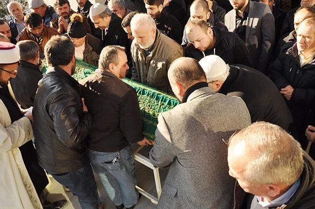 Eski İlçe Başkanı Burhan Öz'ün annesi vefat etti 2 burhan oz anne cena h9 hhWPGNg