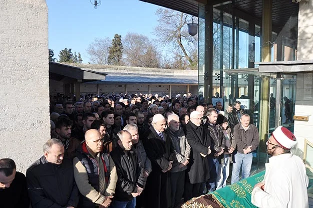 Eski İlçe Başkanı Burhan Öz'ün annesi vefat etti 1 burhan oz anne cenaz L8PcKj Sqs