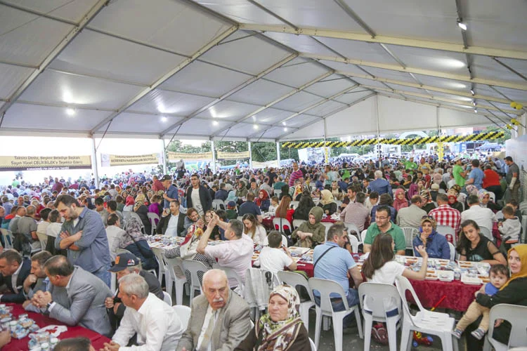 İstanbul'un taksicileri Beykoz'da sofraya oturdu 1 buyuktaksiciiftaribeykozbelediyes dyrRr00Rpv