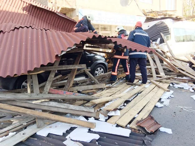 Beykoz'da felakete 'beş' kala... 1 cati cubuklu w101A5iXpS