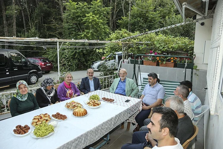 Çayınız varsa, Yücel Başkan her an gelebilir 3 cay 5 fFTJP9Snr