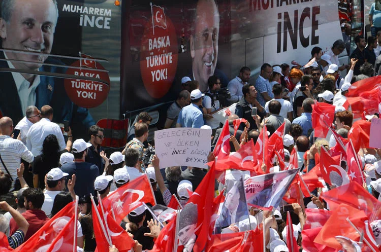 Cumhurbaşkanı Adayı İnce, Beykoz'da konuştu 2 cbadayiincebeykozmiting 4 ZRWQ8wicP
