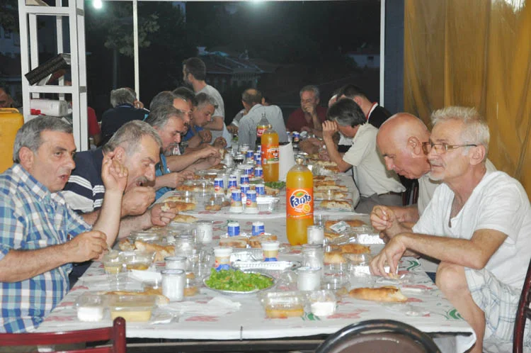 Çubukluspor iftar sofrasında toplandı 1 cbkl iftar