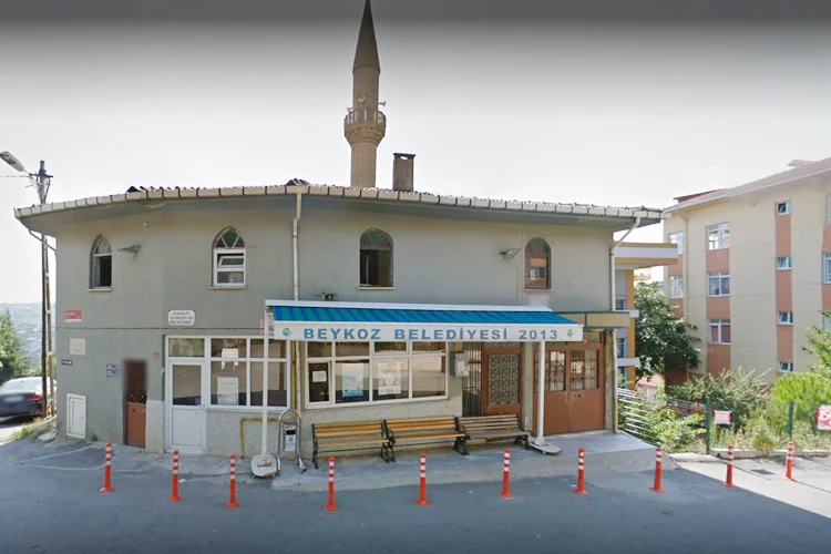 Süleyman Çelebi Camii için kolları sıvayan iş adamı 1