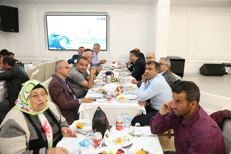Çelikbilek'ten Beykoz teşkilatına iftar 3 celik tes if 1 lvhjTV 9VS