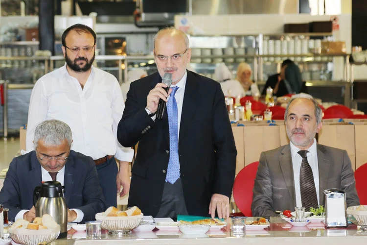 Çelikbilek, gazetecilerin sorularını yanıtladı 2 celikbilek gazetecilerin sorularini yanitladi 6 oyrEICyUzR