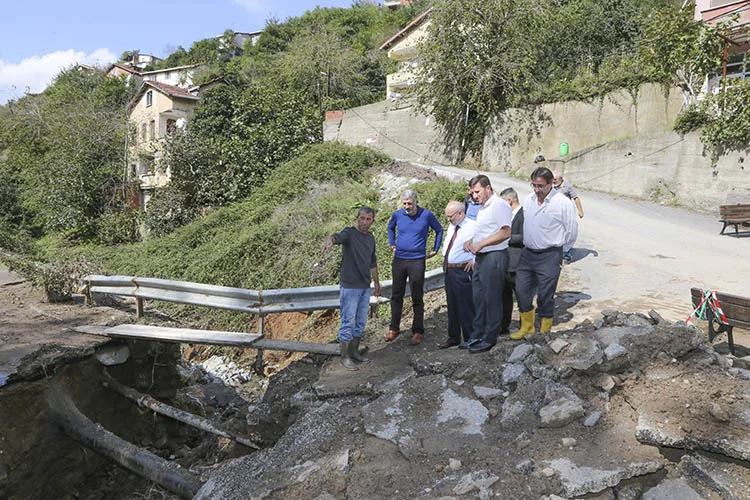 Çelikbilek, sel mağdurlarını ziyaret etti 1 celikbilek sel magdurlarini ziyaret etti 2 jSnTRfv0Aw