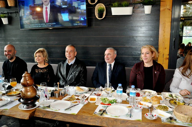 CHP Beykoz Aday Adaylarını kahvaltıda buluşturdu 2 chp beykoz aday adaylari kahvaltida bulustu