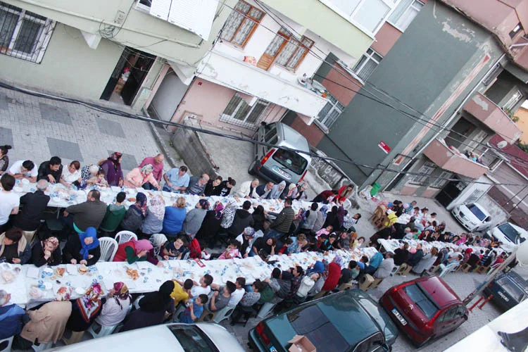 CHP Beykoz'dan Çiğdem Mahallesi'nde iftar sofrası 2 chp if 167 5 6Ec vbvg8p