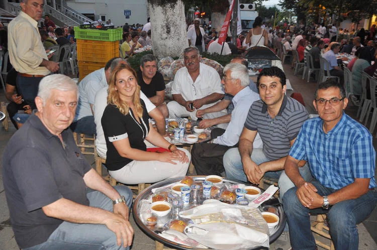 CHP Beykoz gençliğinde iftarlar muhabbetle geçiyor 2 chp if pasa