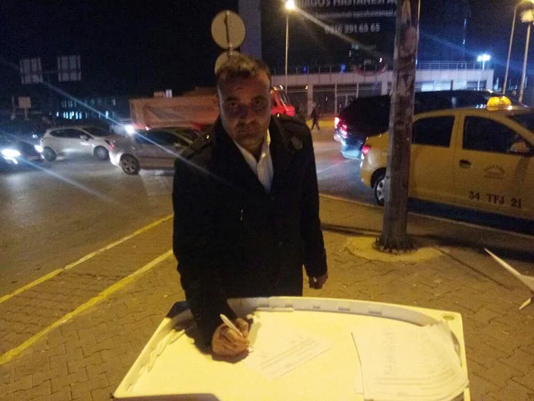 CHP Beykoz'da 2 saatte bin imza topladı 1 chp imza 2 RLZNUHS48k