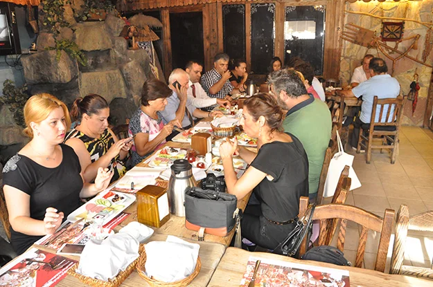 CHP İlçe Başkanı Şevket Arıkan'dan 'Zeytin Dalı' 3 chp kahvalti sevket a 7 Qqw A2rog