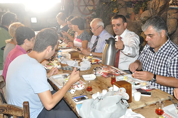 CHP İlçe Başkanı Şevket Arıkan'dan 'Zeytin Dalı' 4 chp kahvalti sevket a 8 TeVQ QQyP3