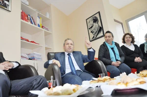 Kaymakam Erdoğan'dan siyasi partilere ziyaret 2 chp kaymakam ziyar 0EeVZJyNuw