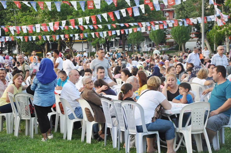 Tarihi Beykoz Çayırı'nda CHP izdihamı 2 chp kilicdaroglu secili 10 RuDbW6ObBu