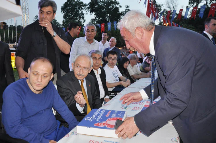 Tarihi Beykoz Çayırı'nda CHP izdihamı 5 chp kilicdaroglu secili 26 IbdoyhnPKC