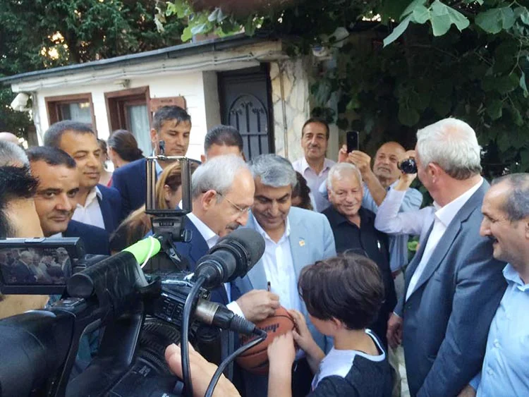 Kemal Kılıçdaroğlu, Beykoz’da Prof. Öztürk’ü ziyaret etti 1 chp ziyaret beyk M 2D41uww5