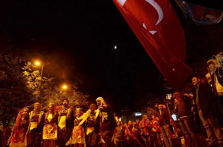 Taştan, Cumhuriyet'in ilanını binlerle kutladı 1 chpfeneralayi 7 ihp6N548UY