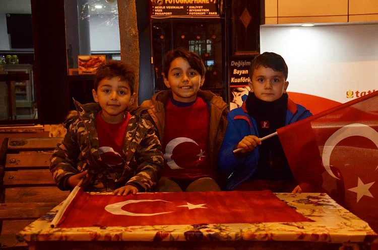 Taştan, Cumhuriyet'in ilanını binlerle kutladı 4 chpfeneralayi 8 K3OqLXRb4G