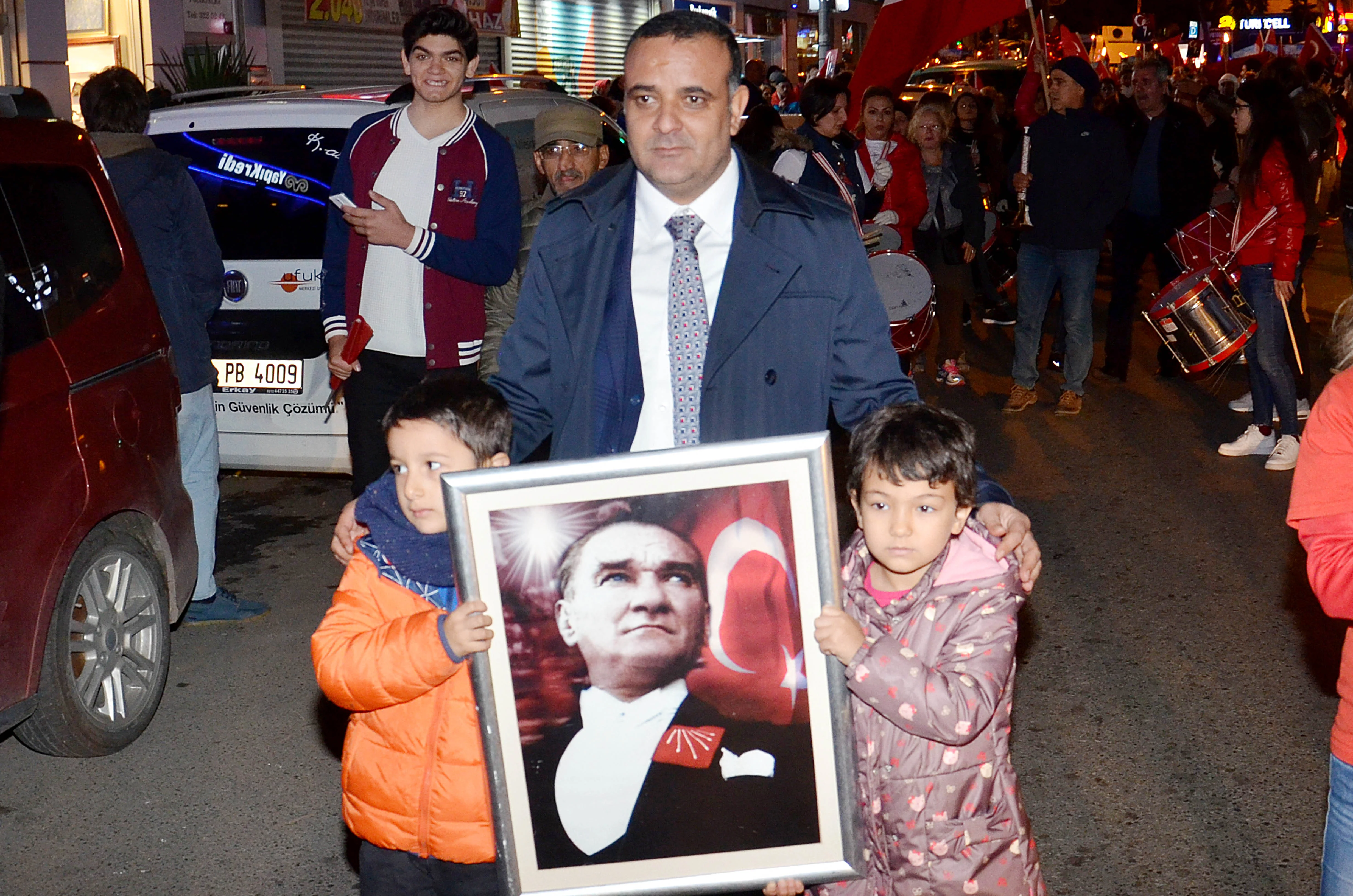 Taştan, Cumhuriyet'in ilanını binlerle kutladı 2 chpfeneralayi 9 Q2muwIhMZV